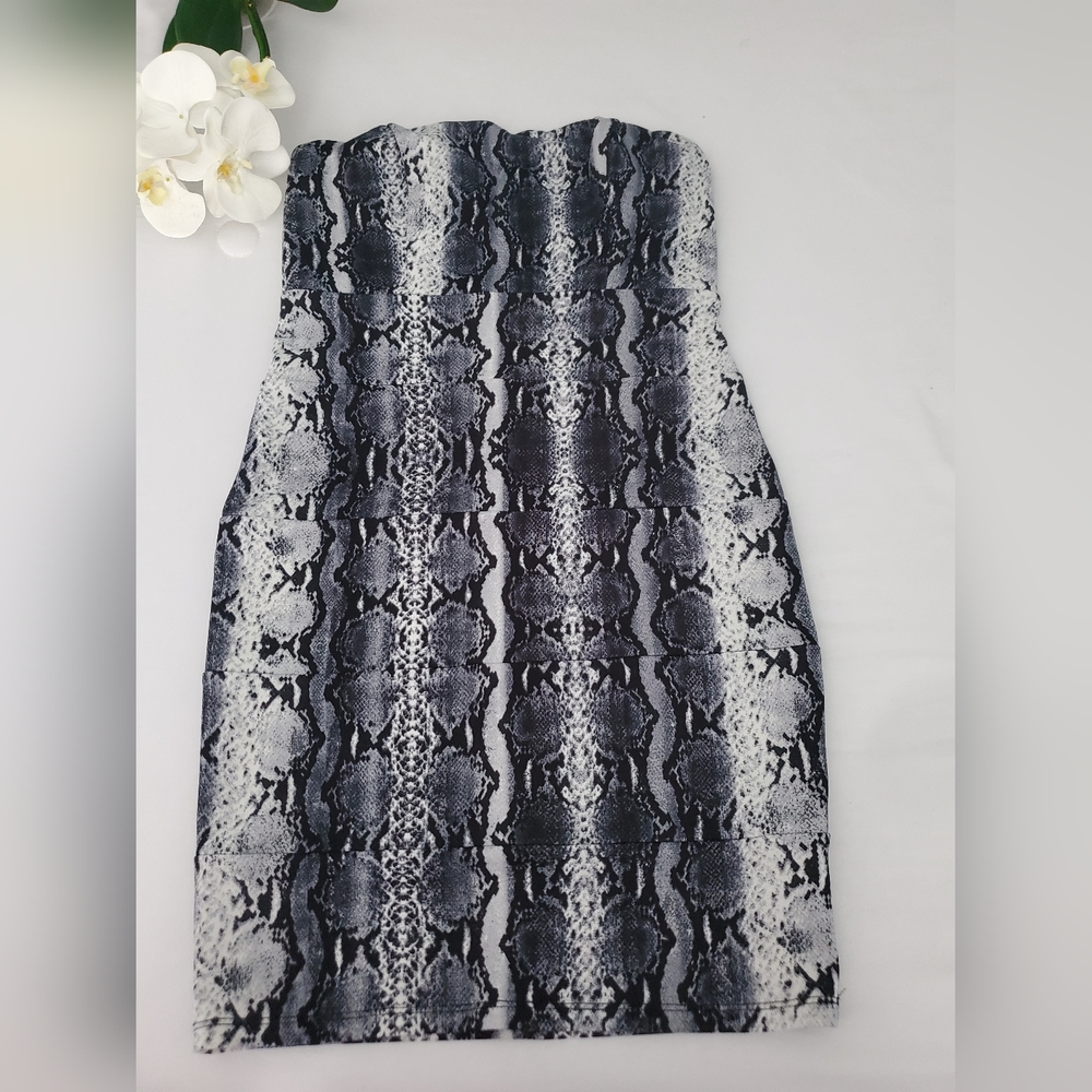 Jump Apparel strapless dress